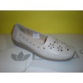 Beige Classique comfort shoes